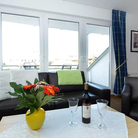 Appartementhaus Mit Balkon Im Ostseebad Hs * Goehren (Ruegen)