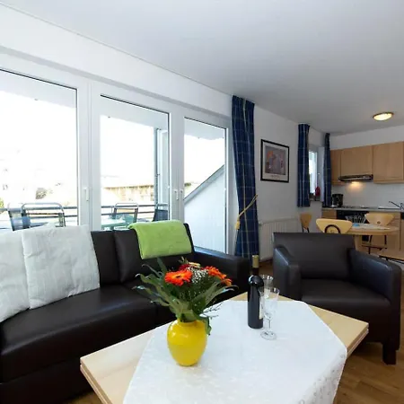 Appartementhaus Mit Balkon Im Ostseebad Hs * Goehren (Ruegen)